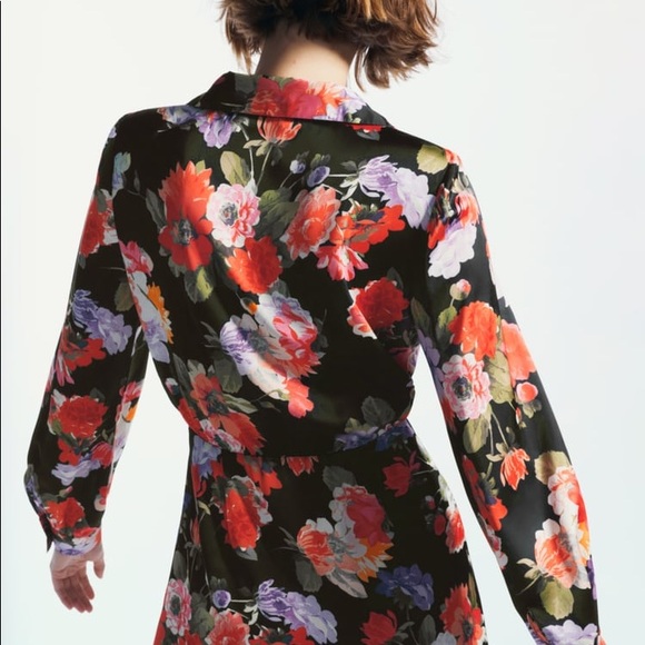 ZARA PRINTED SHOULDER PAD DRESS
MULTICOLORED - Picture 6 of 11